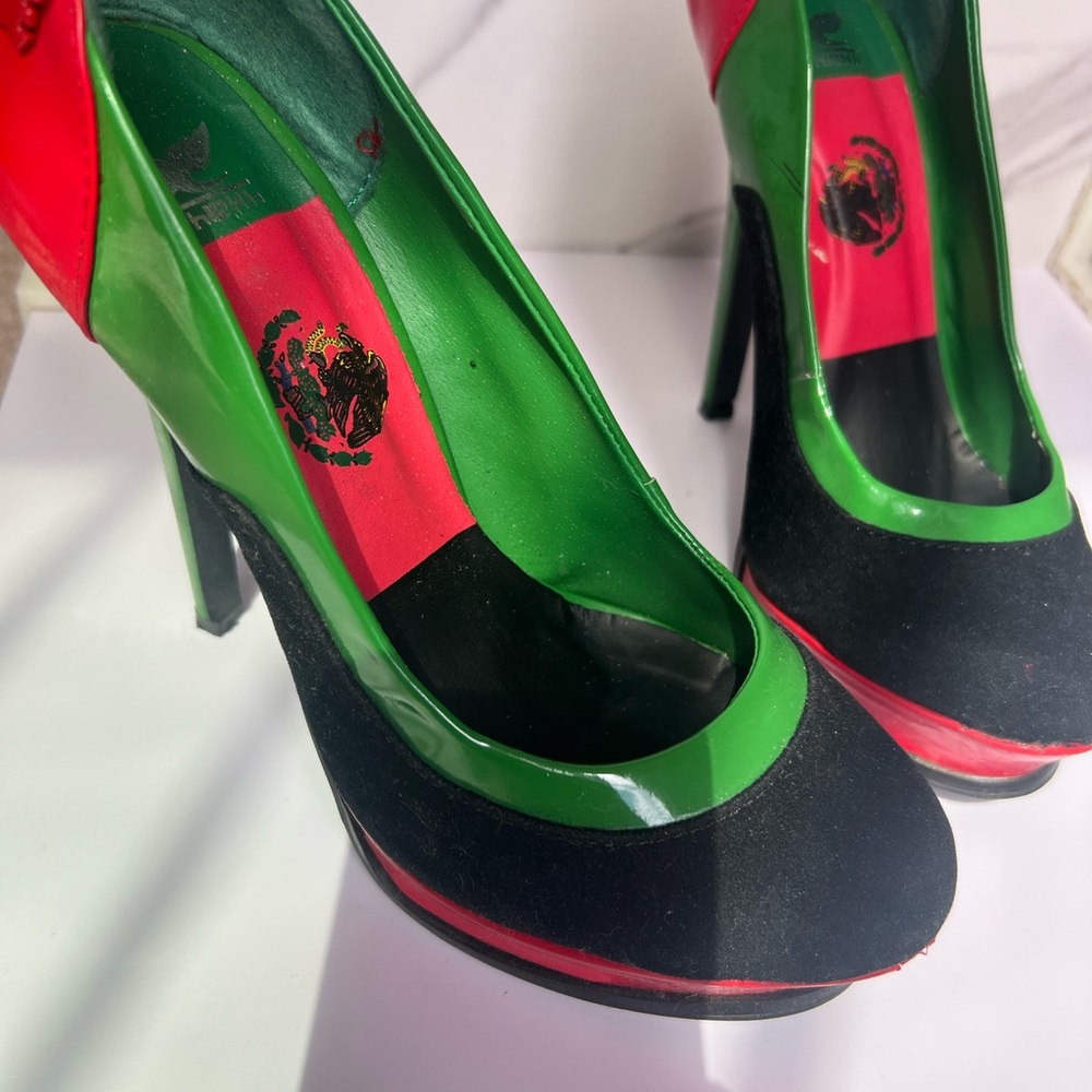 Elegant Black and Green Women's Heels